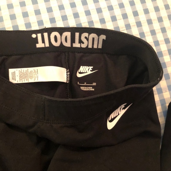 Women’s Small Nike Leg-A-See Leggings Black. - Picture 2 of 7